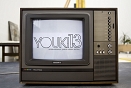 Fernseher mit dem Logo vom YOUKI Festival